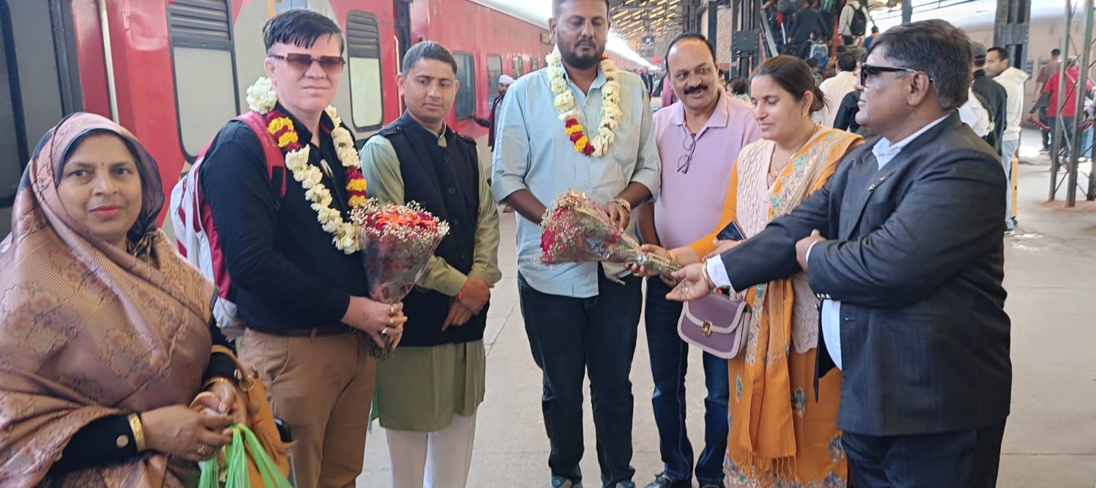 उत्तर प्रदेश किसान मोर्चा द्वारा दिल्ली रेलवे स्टेशन पर राष्ट्रीय अध्यक्ष दर्शन शाह का जोरदार अभि...