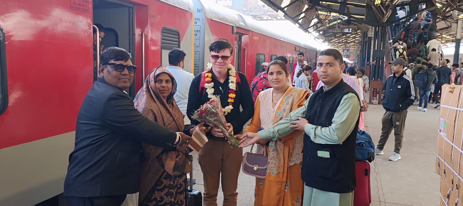 उत्तर प्रदेश किसान मोर्चा द्वारा दिल्ली रेलवे स्टेशन पर राष्ट्रीय अध्यक्ष दर्शन शाह का जोरदार अभि...