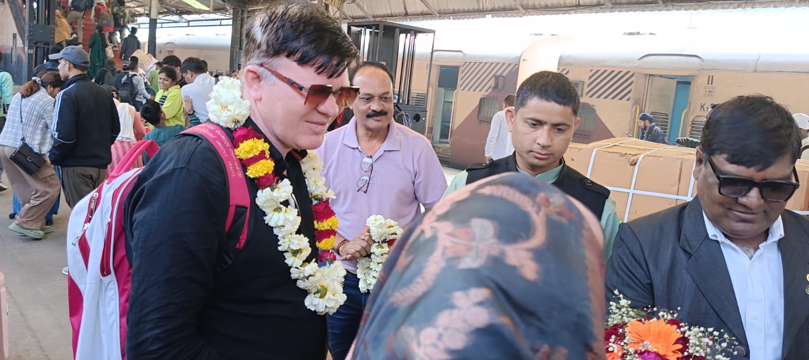 उत्तर प्रदेश किसान मोर्चा द्वारा दिल्ली रेलवे स्टेशन पर राष्ट्रीय अध्यक्ष दर्शन शाह का जोरदार अभि...