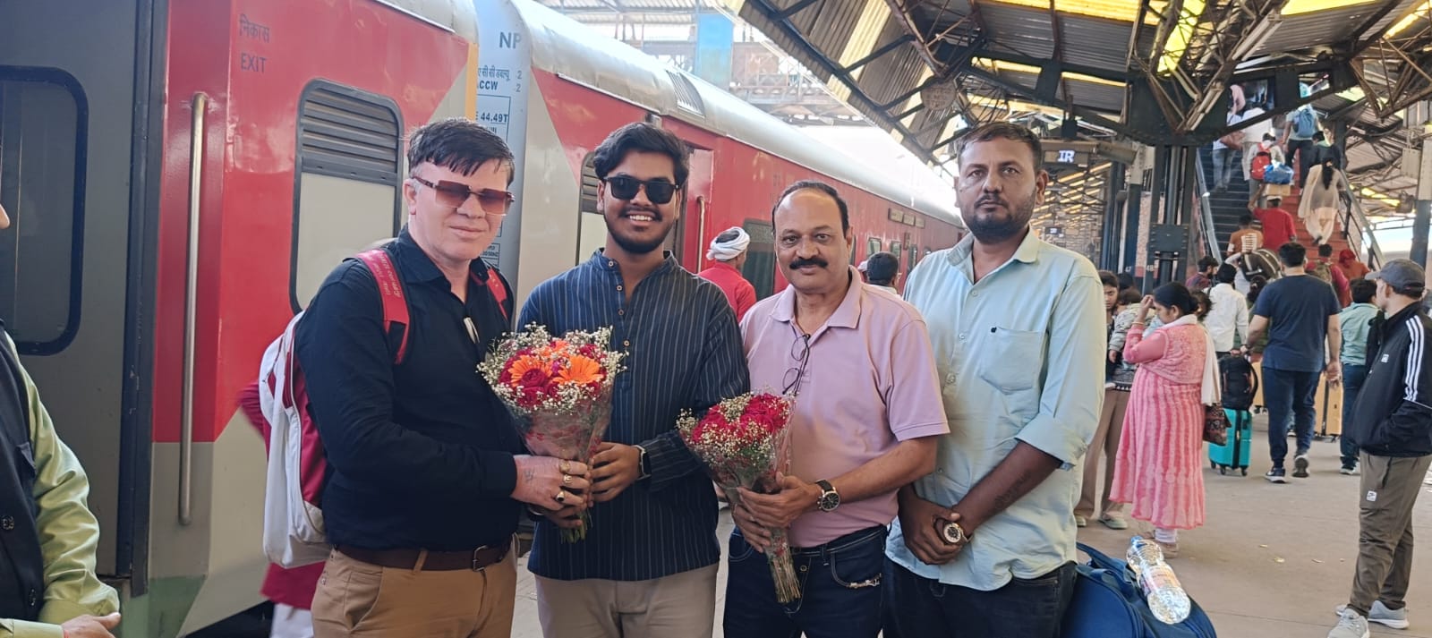 उत्तर प्रदेश किसान मोर्चा द्वारा दिल्ली रेलवे स्टेशन पर राष्ट्रीय अध्यक्ष दर्शन शाह का जोरदार अभि...