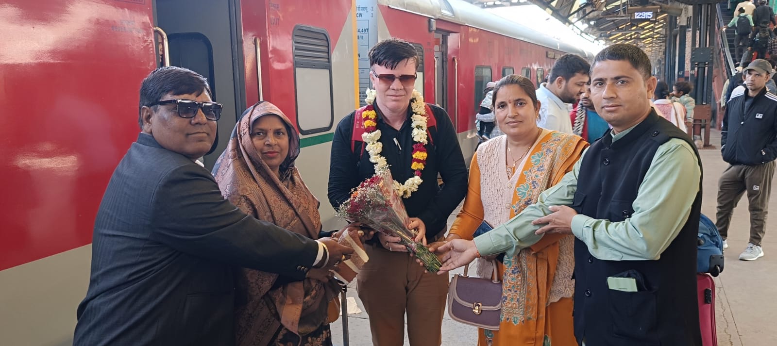 उत्तर प्रदेश किसान मोर्चा द्वारा दिल्ली रेलवे स्टेशन पर राष्ट्रीय अध्यक्ष दर्शन शाह का जोरदार अभि...