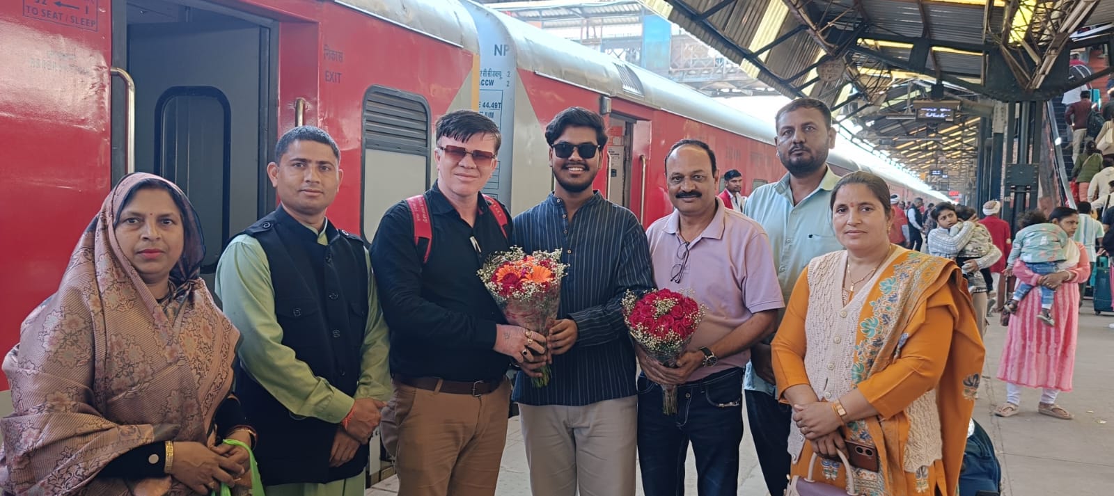 उत्तर प्रदेश किसान मोर्चा द्वारा दिल्ली रेलवे स्टेशन पर राष्ट्रीय अध्यक्ष दर्शन शाह का जोरदार अभि...