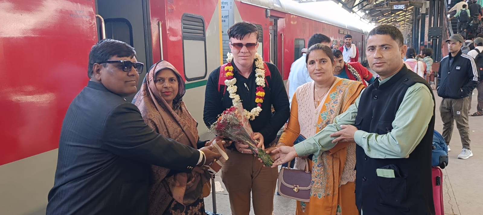 उत्तर प्रदेश किसान मोर्चा द्वारा दिल्ली रेलवे स्टेशन पर राष्ट्रीय अध्यक्ष दर्शन शाह का जोरदार अभि...